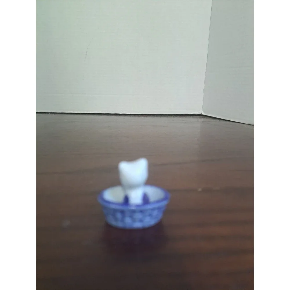 Miniature Delft Style White And Blie Kitten In A Basket Porcelain Figurine